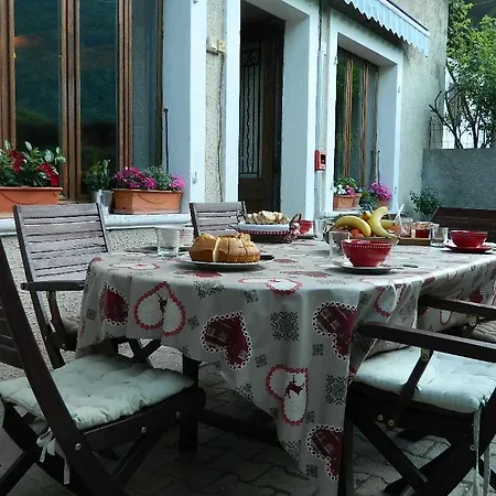 Maison De Marie Couette-café 3*